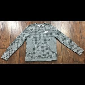 Nike sweater kids large lightly used